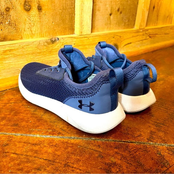 Women’s Tennis Shoes - Picture 2 of 3